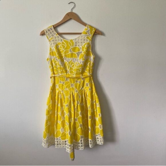 Amanda Lane  Yellow Rose Embroidered cocktail Dress, Lined, with Lace detail 8 - Picture 4 of 6